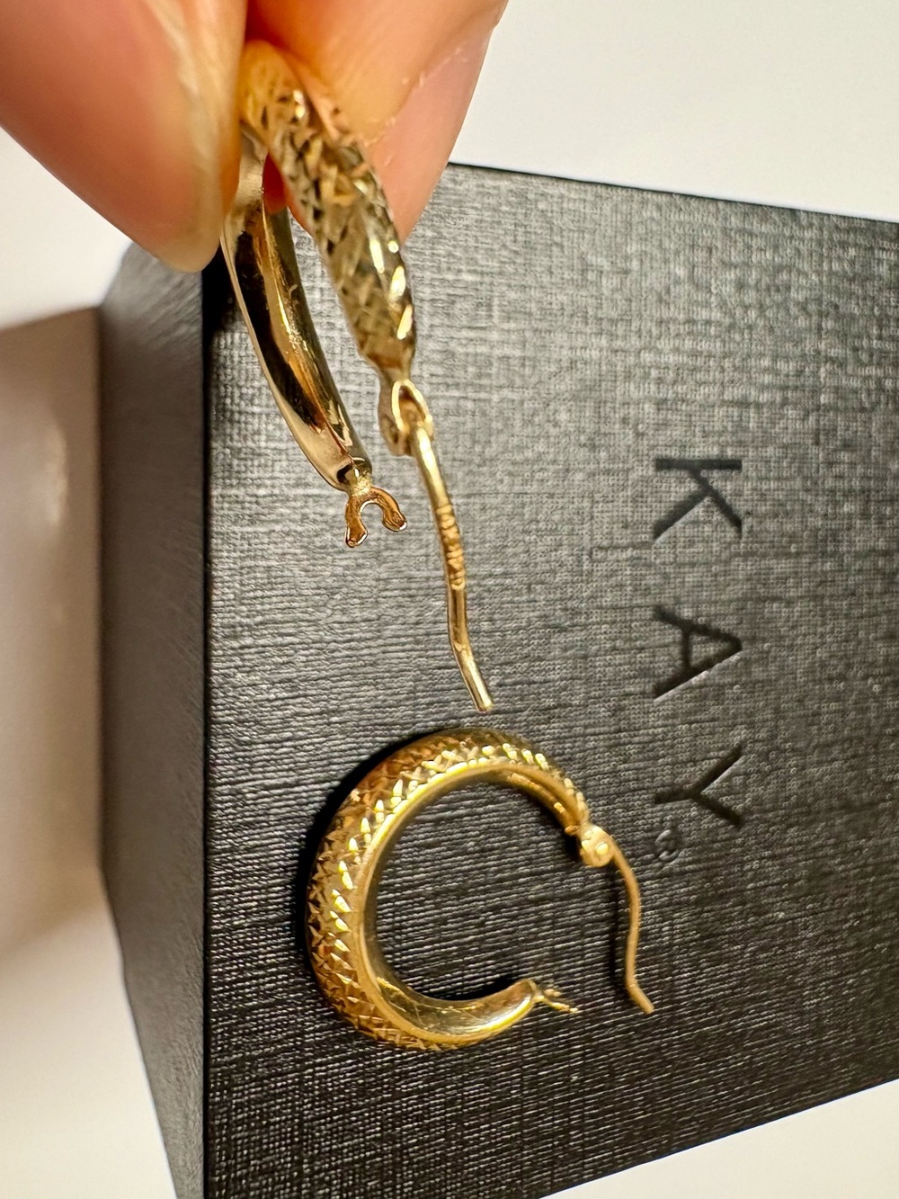 KAY 14K Gold Diamond Cut Textured Hoop Earrings 20mm x 3mm